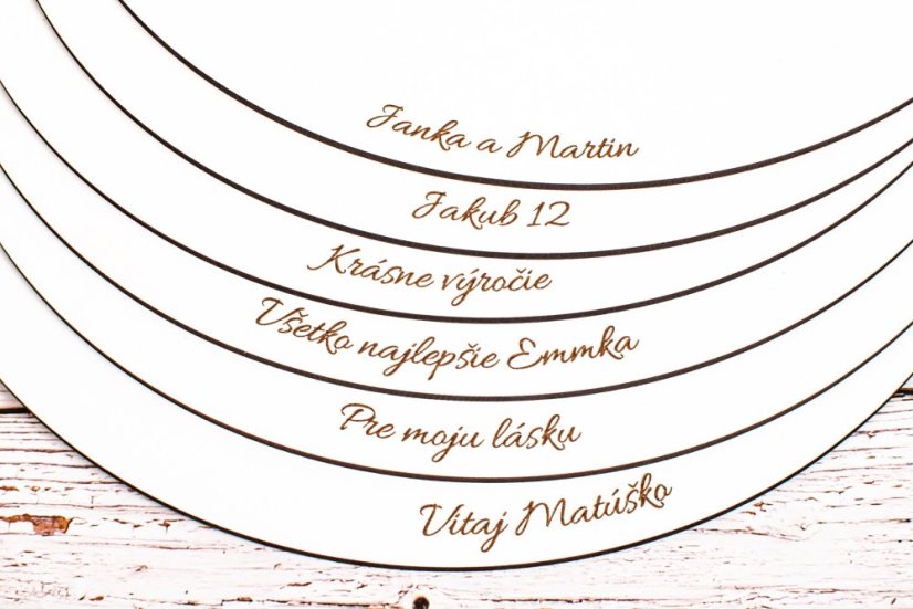 Biely podnos na tortu s menom alebo vlastným textom 32cm