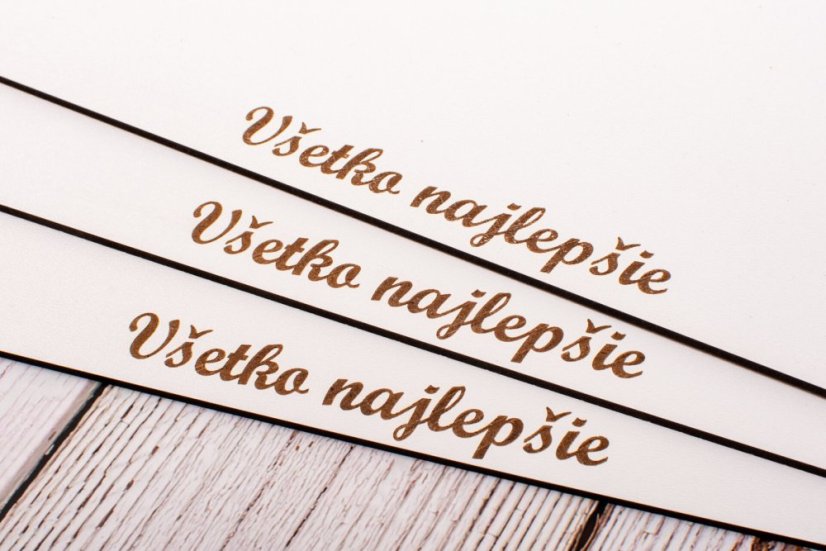 gravírovaný HDF podnos pod tortu