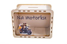 drevená pokladnička na motorku