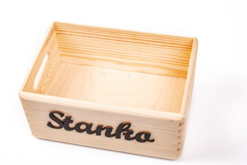 drevená bednička s menom